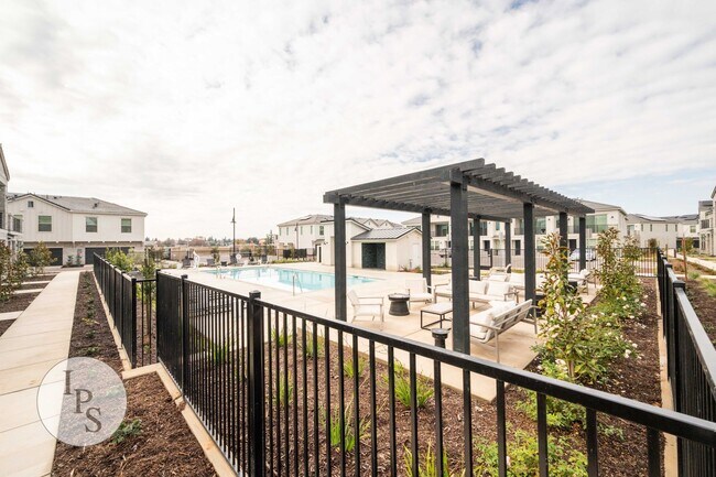 Foto del edificio - Brand New Modern Clovis Town Home, 3BR/2BA...