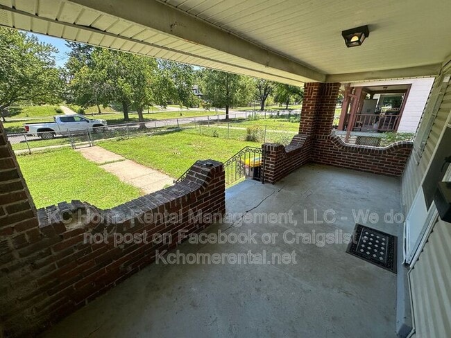 Foto del edificio - 6838 The Paseo