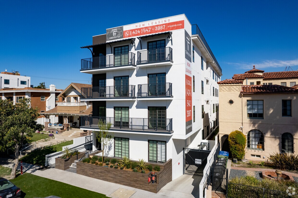 The Elmwood Apartments 4749 Elmwood Ave Los Angeles, CA