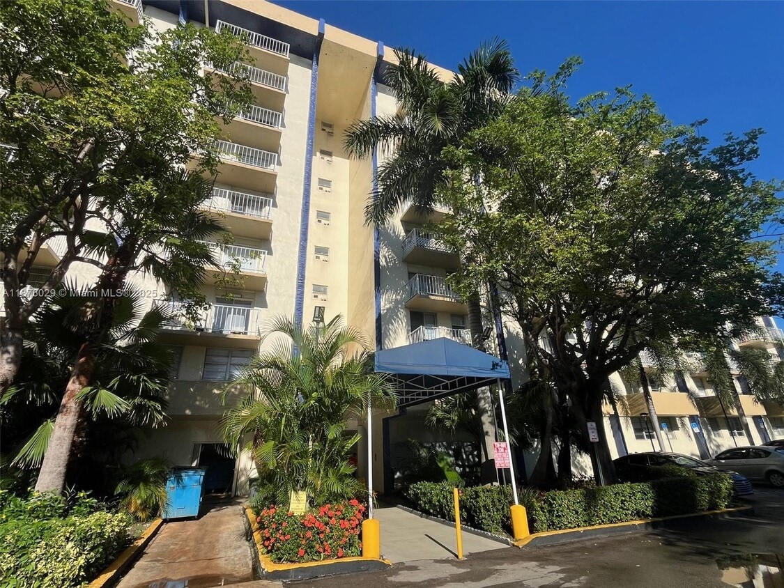Foto principal - 4550 NW 9th St