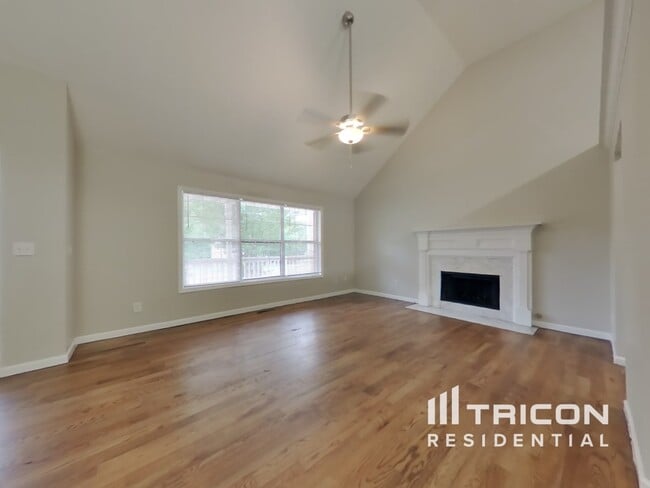 Building Photo - 3698 Autumn View Dr