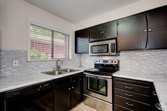 Building Photo - 3036 S Betsy Ross Ln