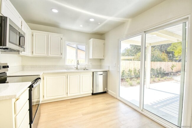 Building Photo - 13064 Calle De Las Rosas