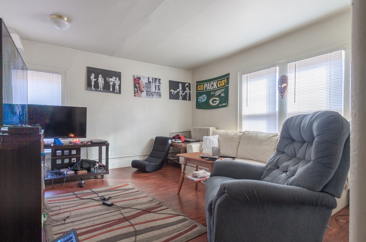Primary Photo - 140 E Gorham St