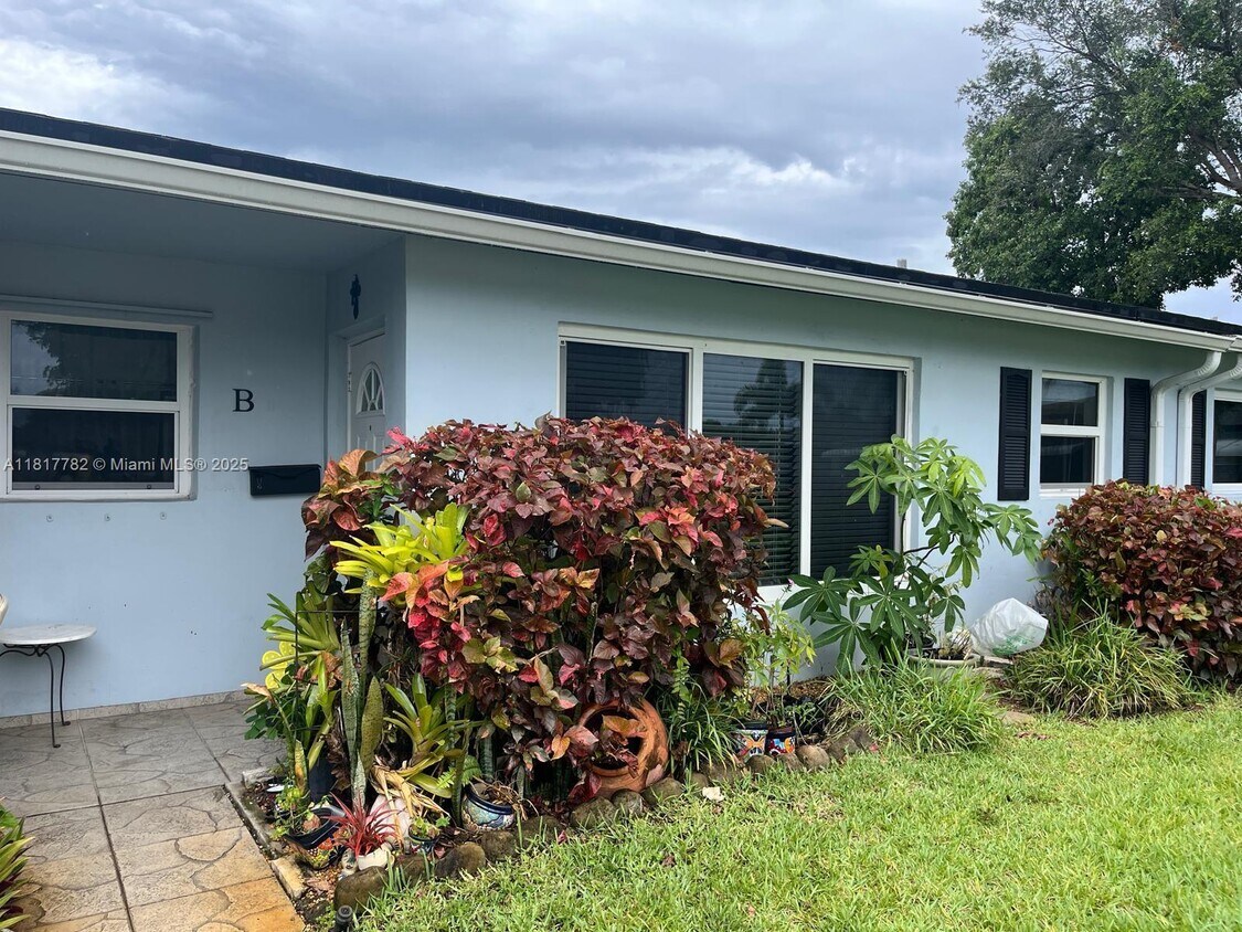 Foto principal - 557 High Point Dr
