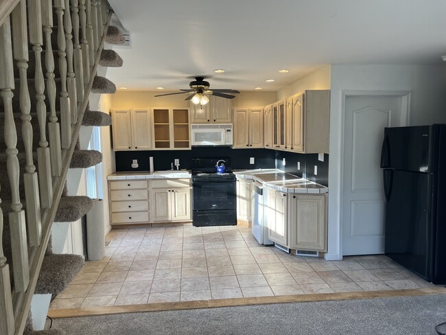 Kitchen w Tile - 6 Churchill Ln