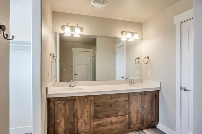 Building Photo - Newer 3 Bed Town Home - Provo's Southeast Bench
