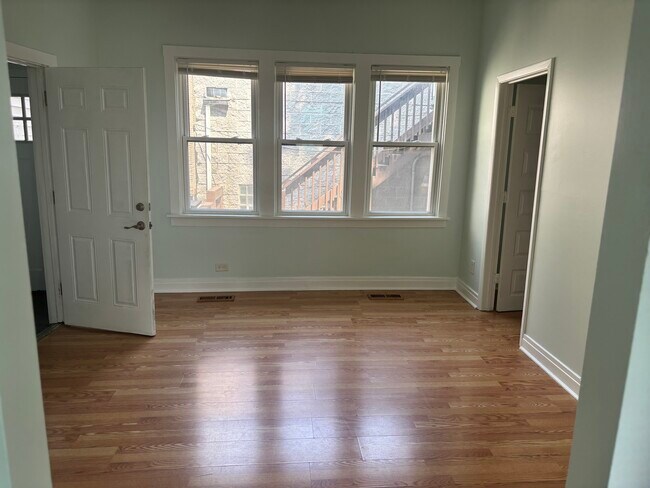 Foto del edificio - 3248 N Clark St