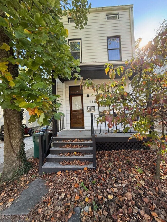 Building Photo - 451 Warner St