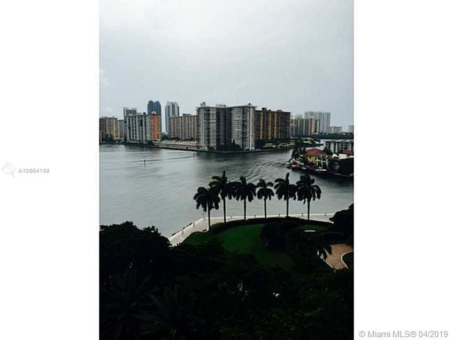 Building Photo - 2800 Island Blvd