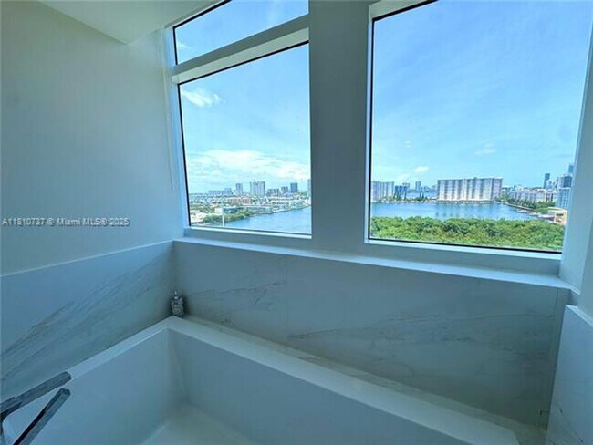 Foto del edificio - 400 Sunny Isles Blvd