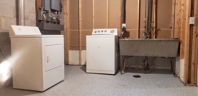 laundry - 5055 Sunnyside Rd