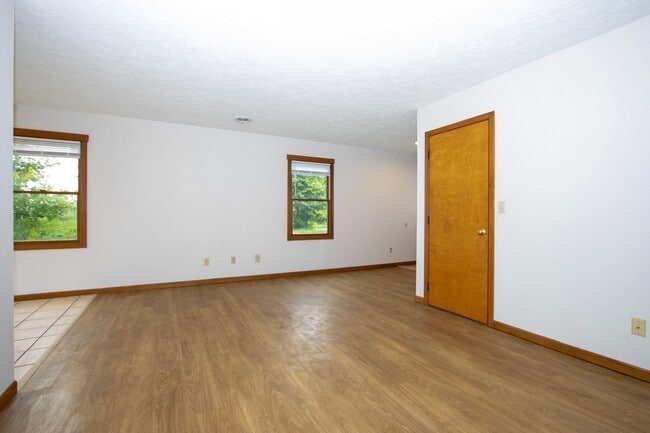 Building Photo - Three Bedroom Duplex
