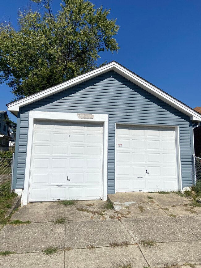 Building Photo - 5301 Hunter Ave
