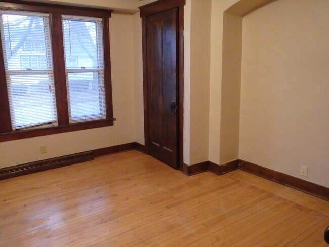 Foto del edificio - 320 S Grand Ave