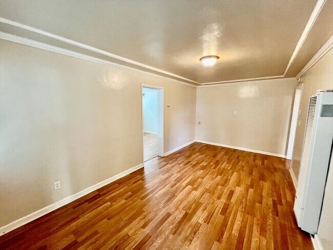 Foto del edificio - 2 bedroom 1 bathroom downtown Monterey apartment coming soon!