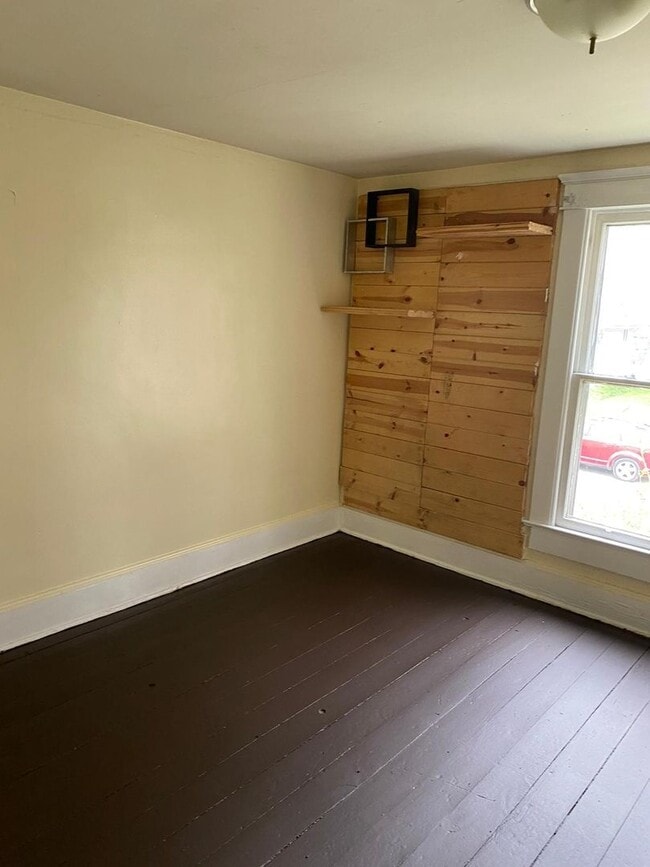 Building Photo - 3 bedrooms house