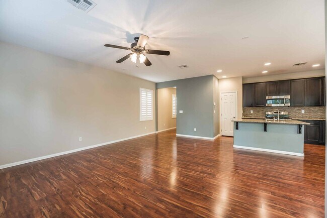 Foto del edificio - Stylish 3-Bedroom Home with Loft & Upgraded Kitchen!
