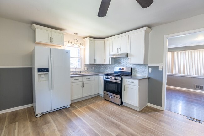 Foto del edificio - 4 bedrooms 1 bath