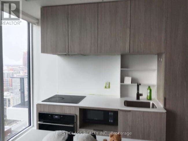 Building Photo - 77 Shuter St