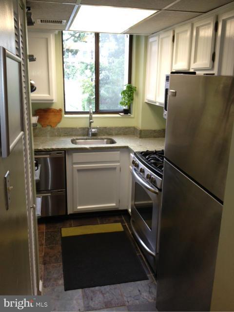 Foto del edificio - 3825 Davis Pl NW