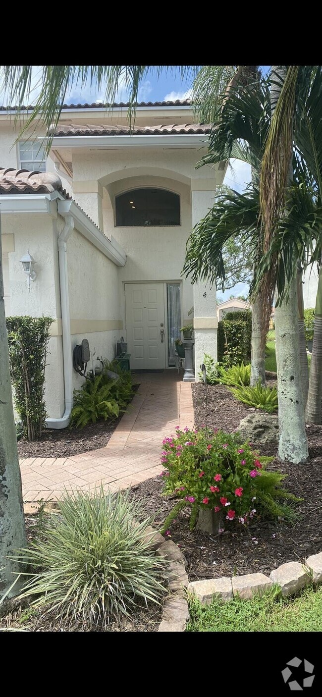 Indian Hills Apartments for Rent with a Garage Boynton Beach, FL 2