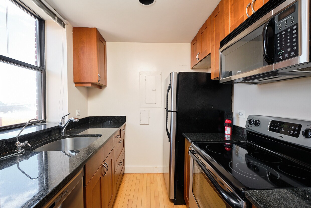 Primary Photo - 1840 California St NW