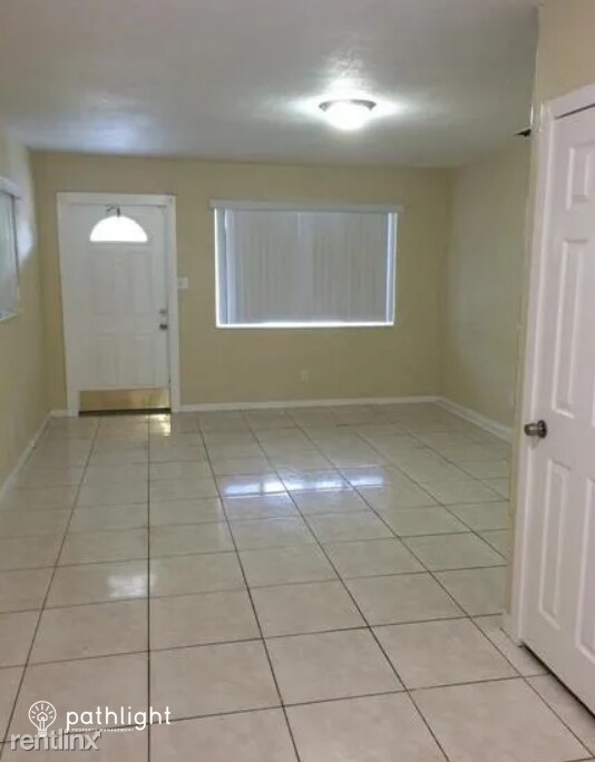 Building Photo - 4 br, 2 bath House - 409 NW 18th Ave UNIT
