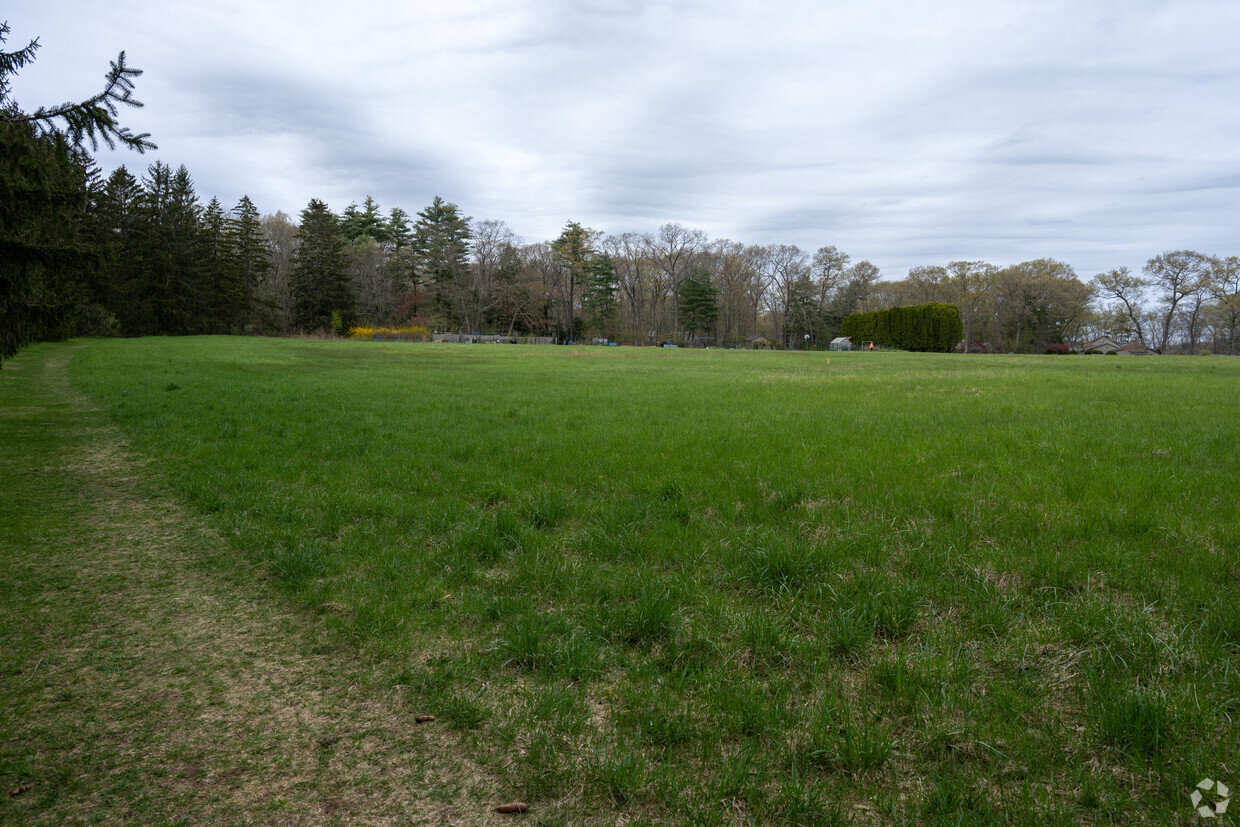 Primary Photo - Farrar Pond Village