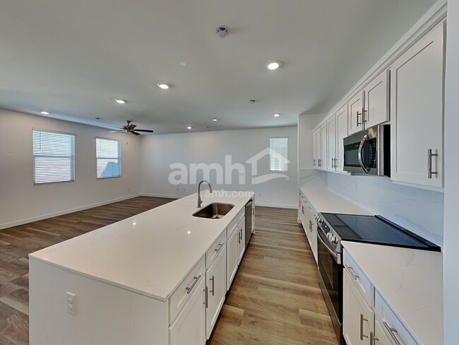 Building Photo - 9549 Harkes Dr