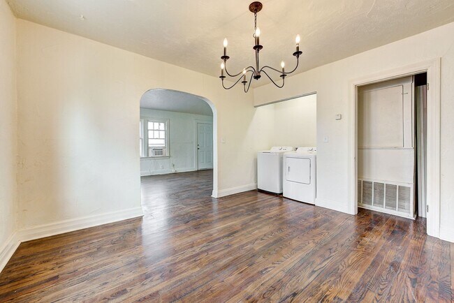 Foto del edificio - 2344 W Park Pl