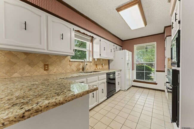 Building Photo - 5431 Charing Way Ave