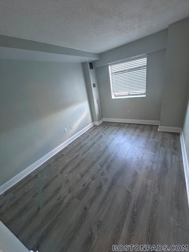 Foto del edificio - 15 N Beacon St