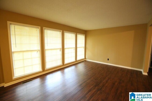 Foto del edificio - 506 Cedar Ln