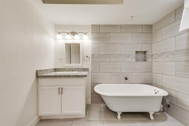 Building Photo - 3935 Alberta St