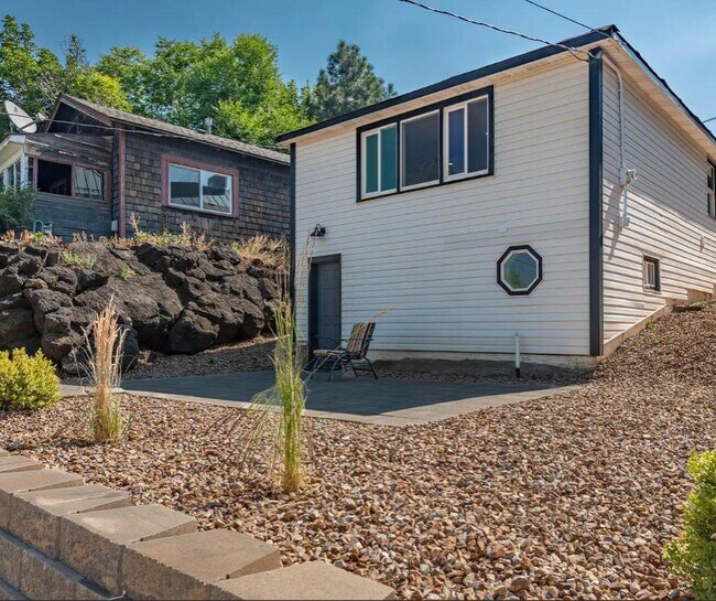 Foto del edificio - 266 NW Riverside Blvd