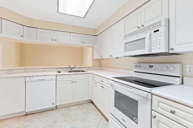 Building Photo - 3023 Alcazar Pl