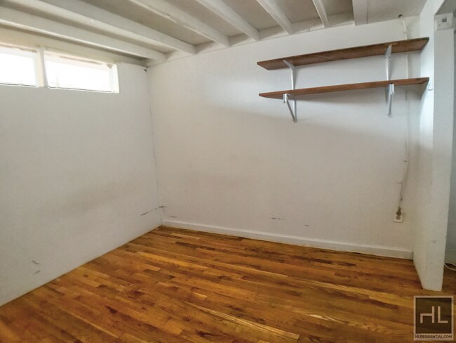 Building Photo - Big Loft! 4 Bed