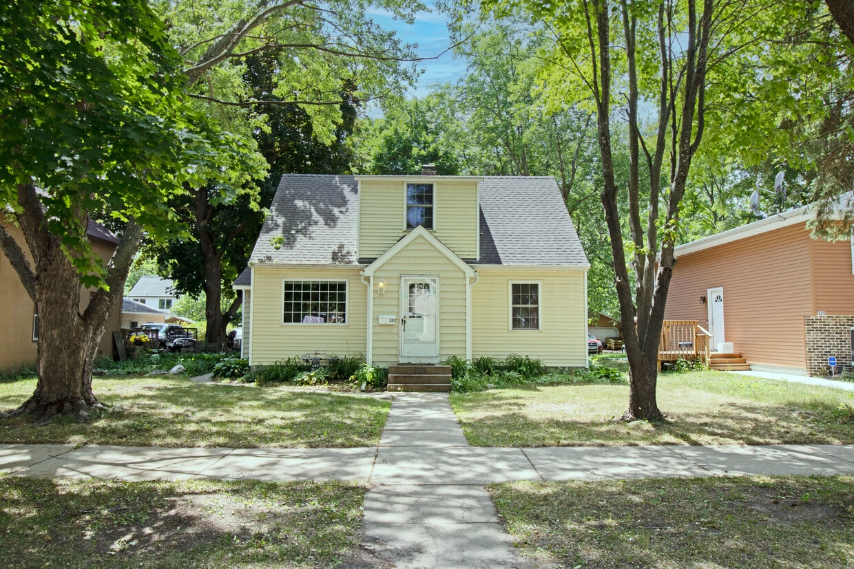 Primary Photo - 321 2nd Ave NE