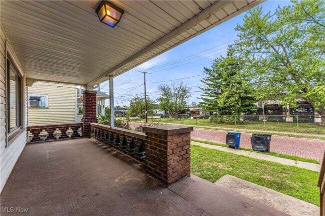 Building Photo - 6800 Kazimier Ave