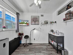 Building Photo - 2858 Pine Tree Dr