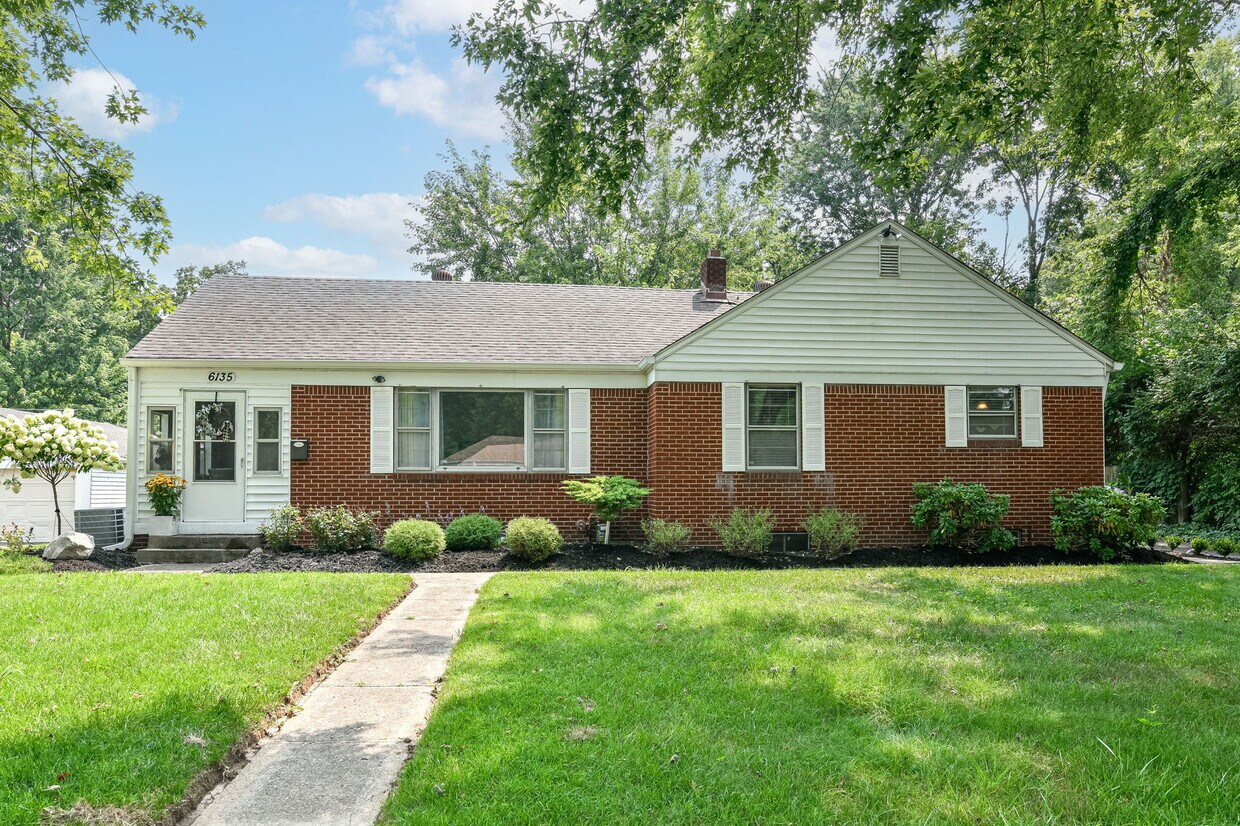 Primary Photo - 6135 N Dearborn St