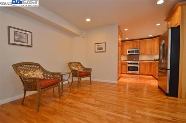 Building Photo - 2055 Alexander Ct