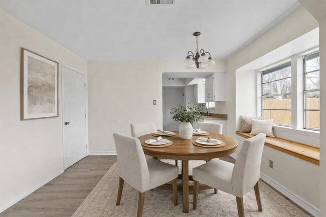 Foto del edificio - 9816 Teasdale Terrace