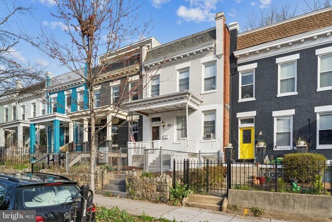 Foto del edificio - 621 Kenyon St NW