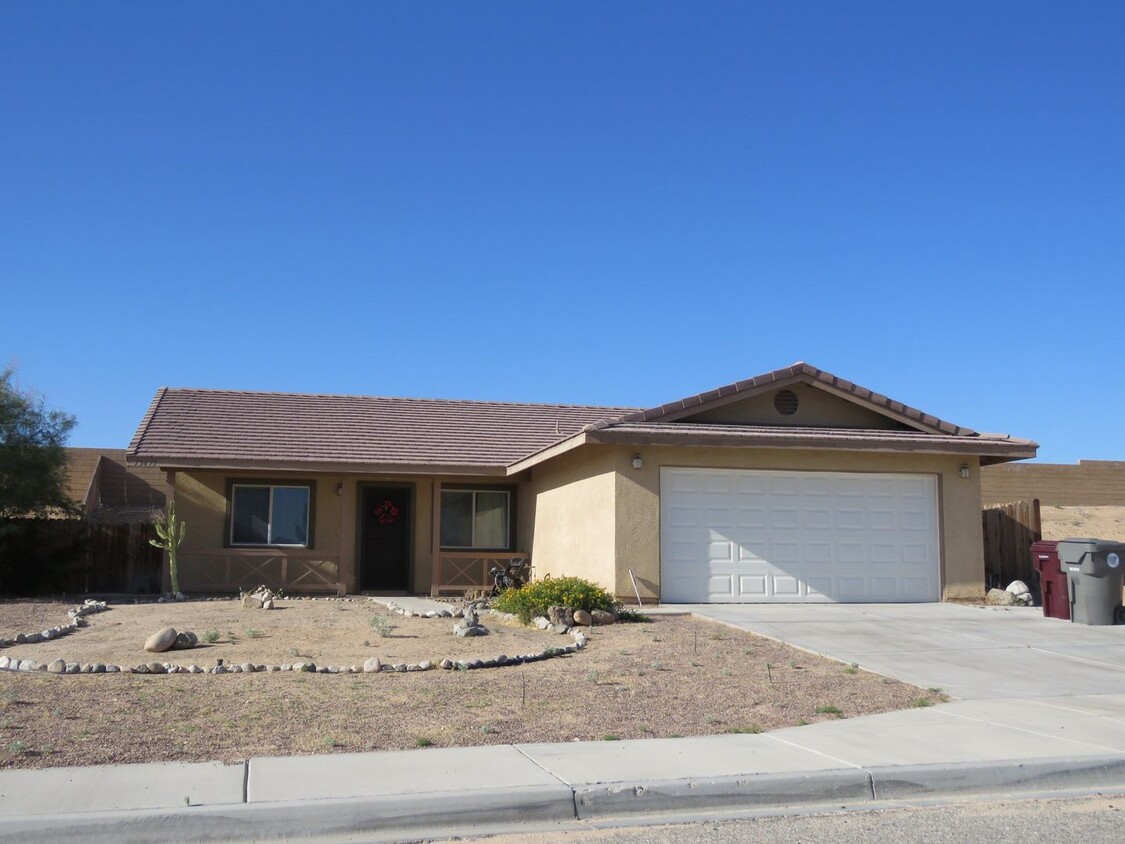 Foto principal - 5 Bedroom Stunner!!