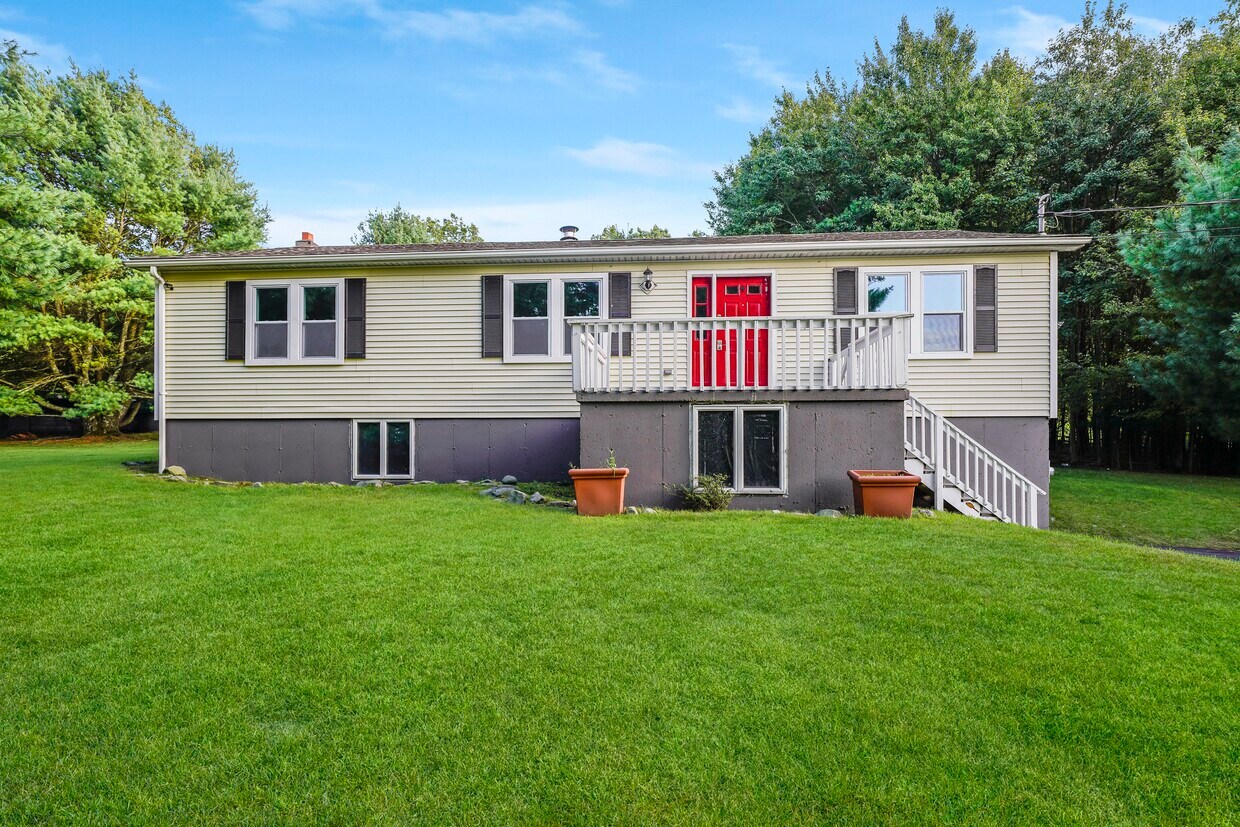 106 Witch Hazel Ln, Milford, PA 18337 House Rental in Milford, PA