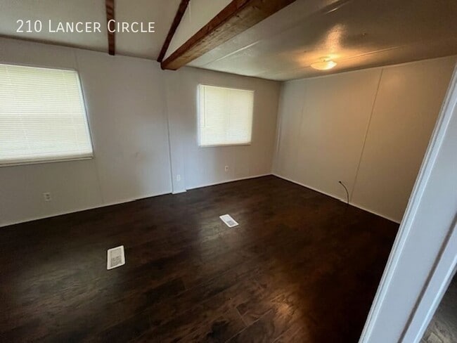 Foto del edificio - 210 Lancer Cir