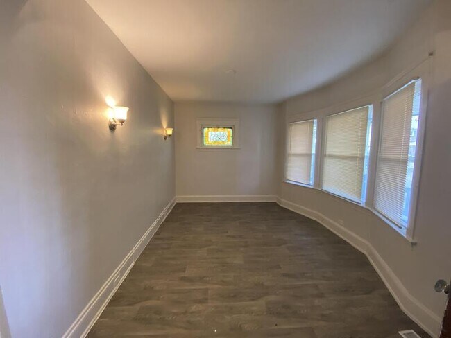 Foto del edificio - 3831 Carlyle Ave