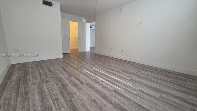 Foto del edificio - 5011 Wiles Rd